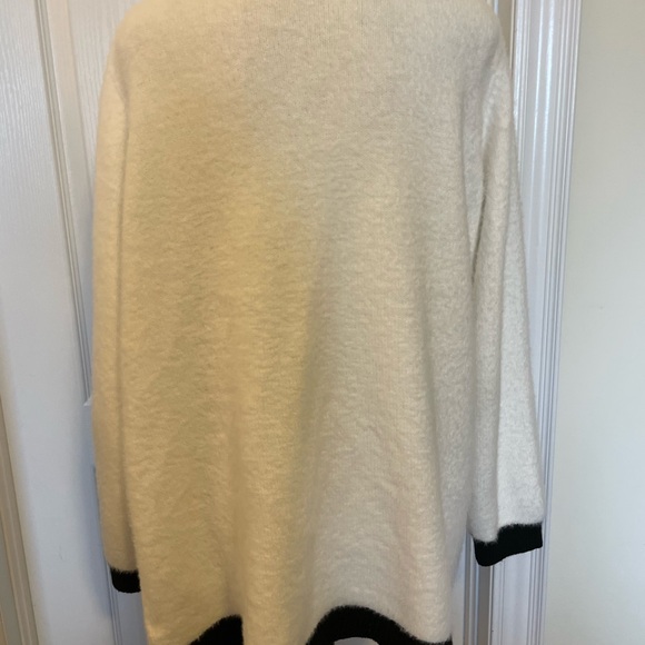 Tahari cardigan 1X in Chanel-style with gold toned buttons - Picture 5 of 13